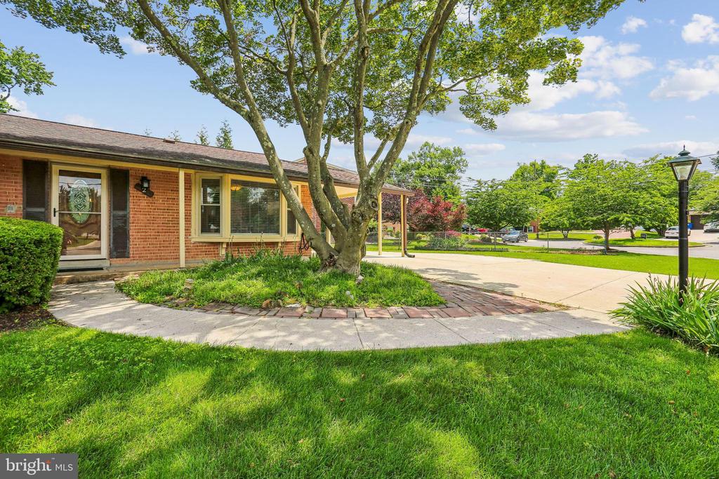 2 FOXHALL COURT
