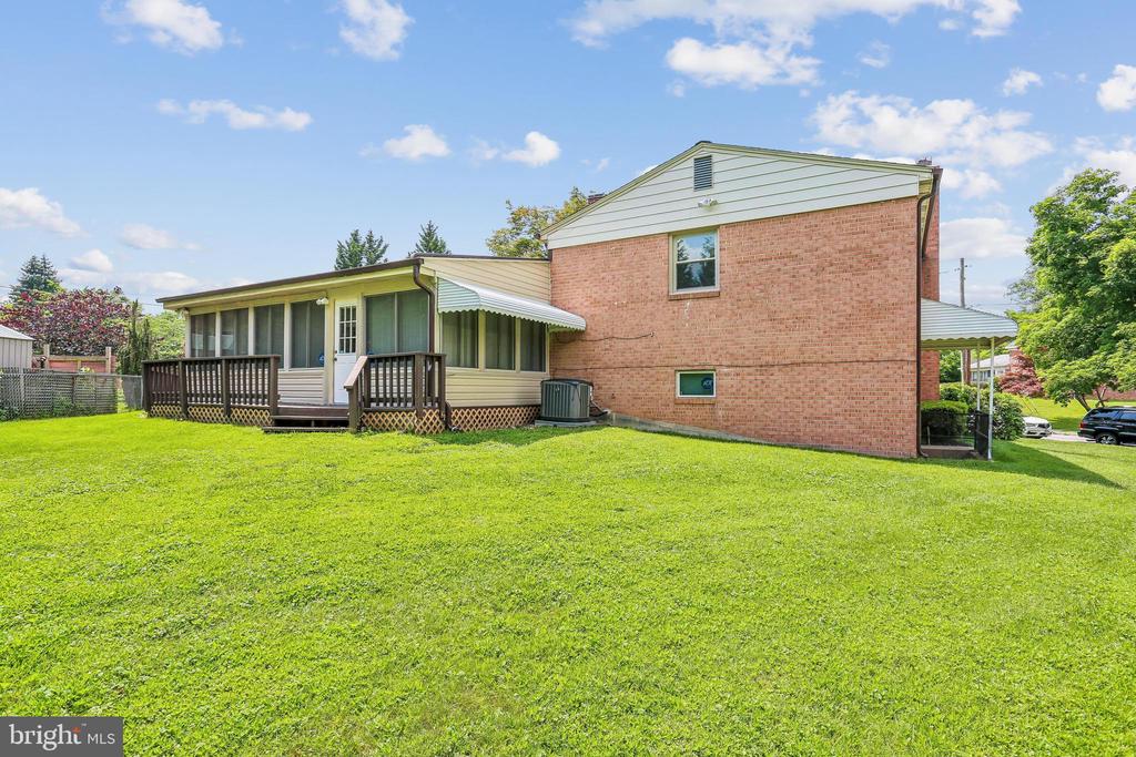2 FOXHALL COURT