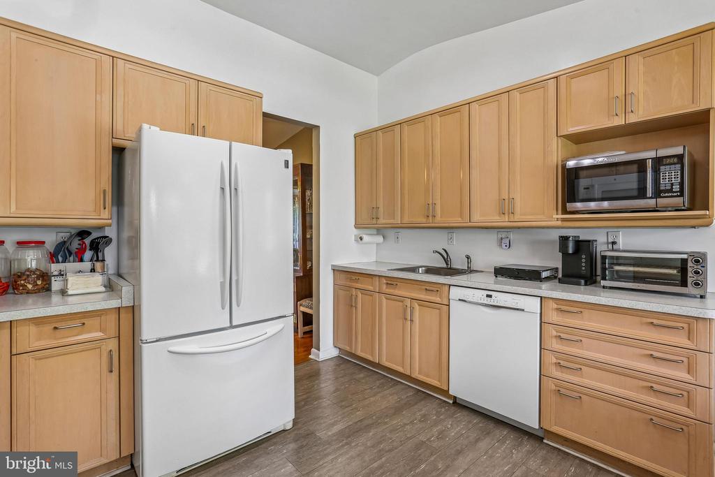 2 FOXHALL COURT