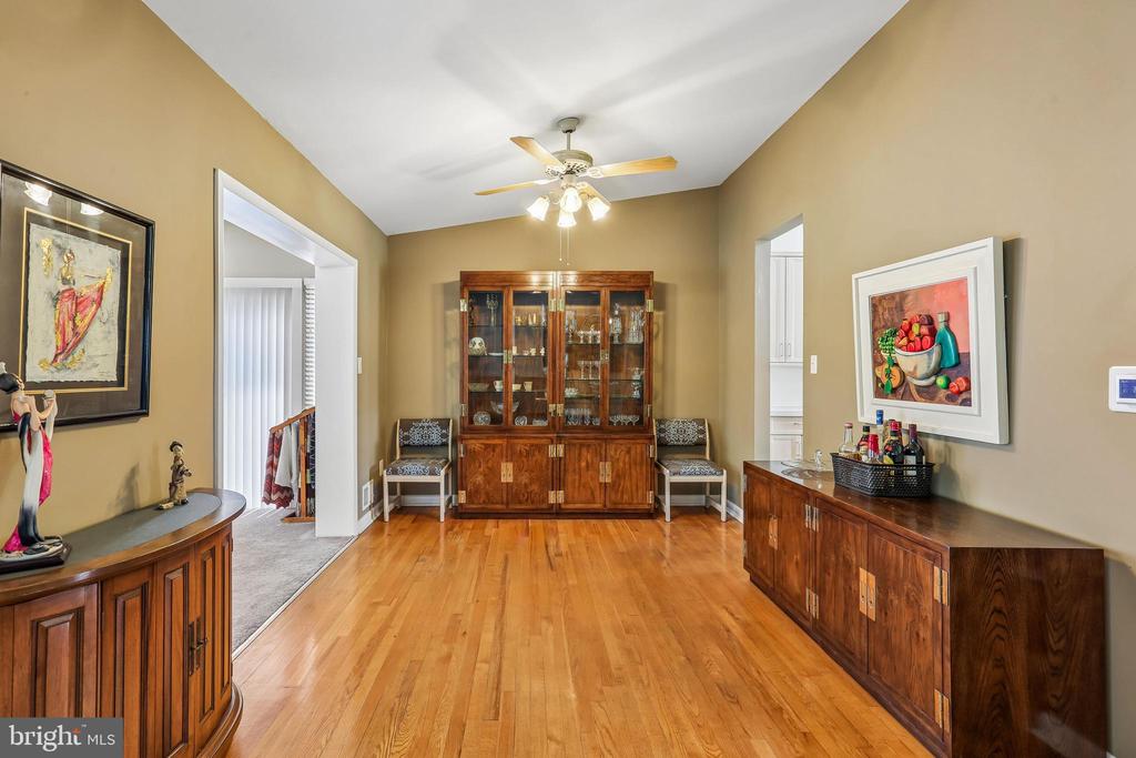 2 FOXHALL COURT