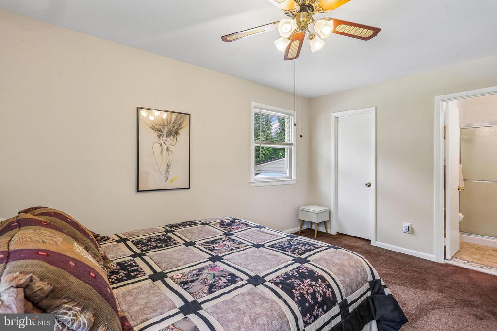 2 FOXHALL COURT