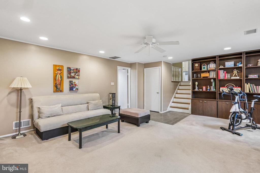 2 FOXHALL COURT