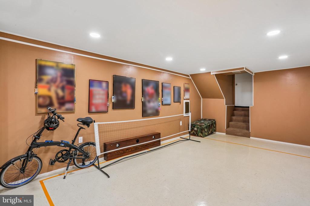 2 FOXHALL COURT