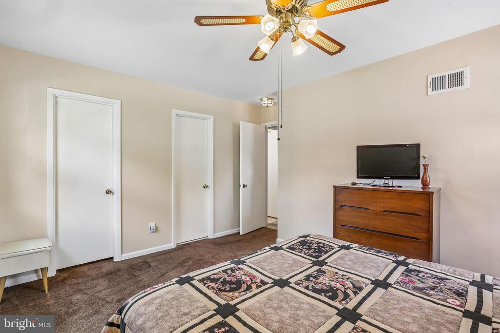 2 FOXHALL COURT