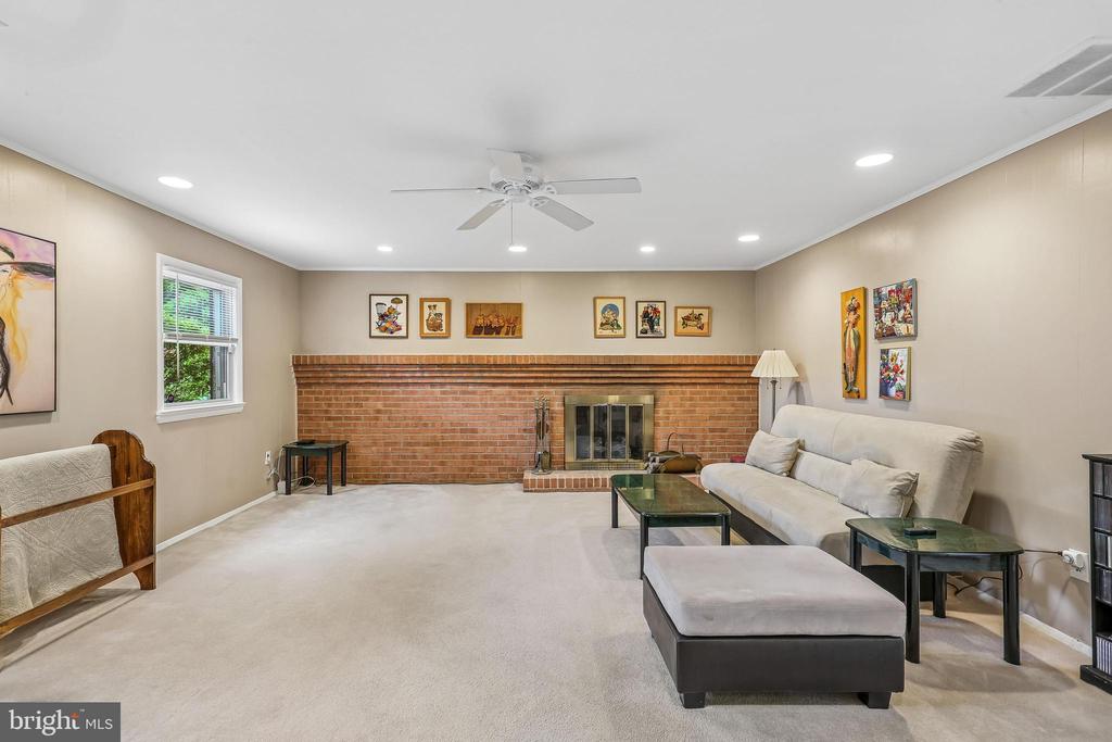 2 FOXHALL COURT