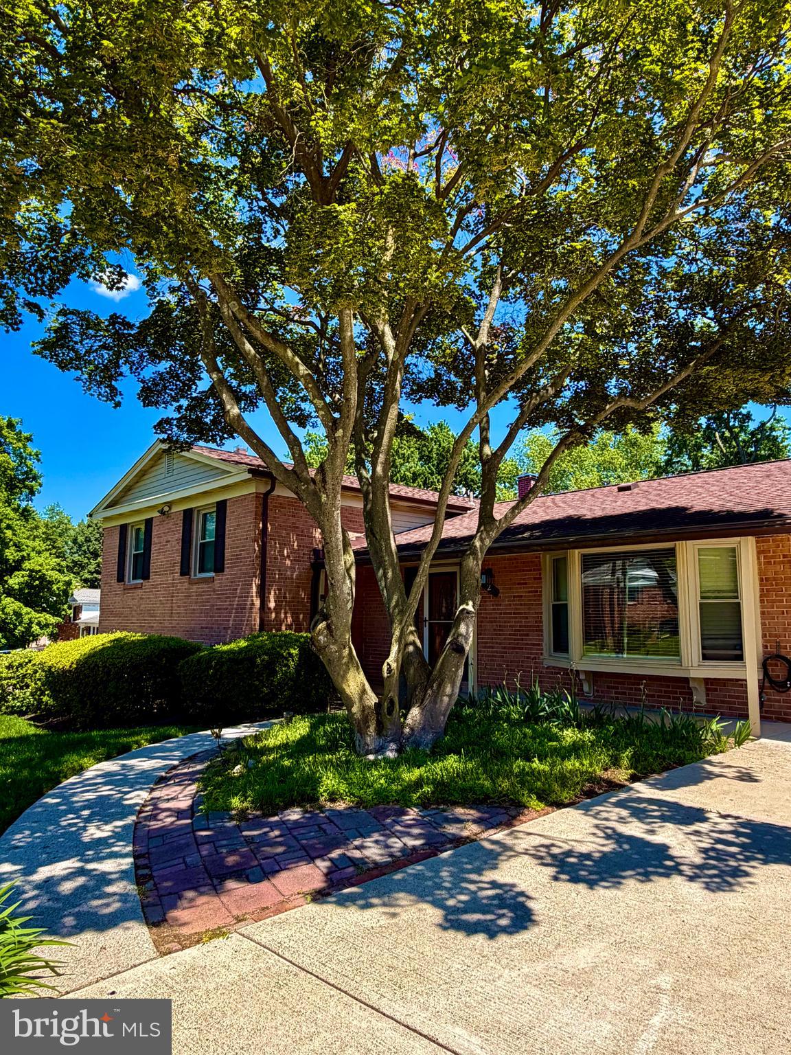 2 FOXHALL COURT
