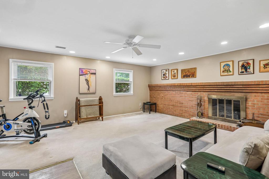 2 FOXHALL COURT