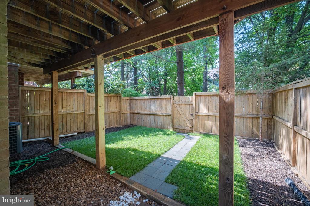 6028 LOGANWOOD DRIVE