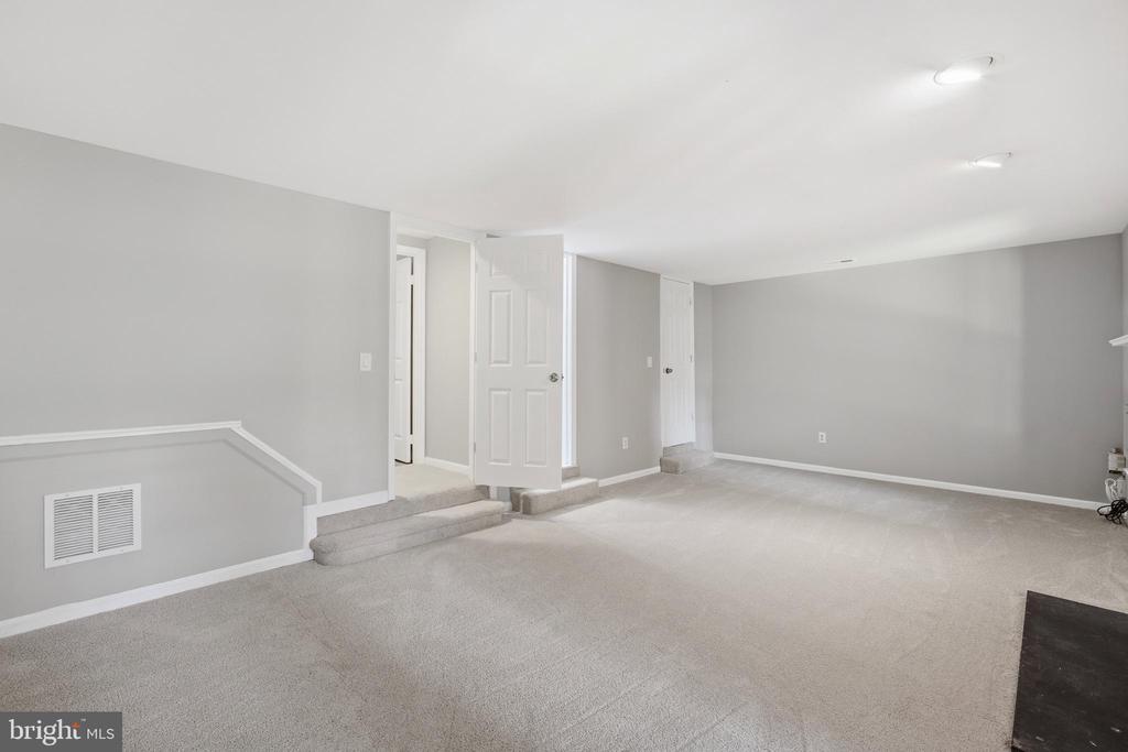 6028 LOGANWOOD DRIVE