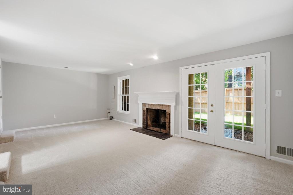 6028 LOGANWOOD DRIVE