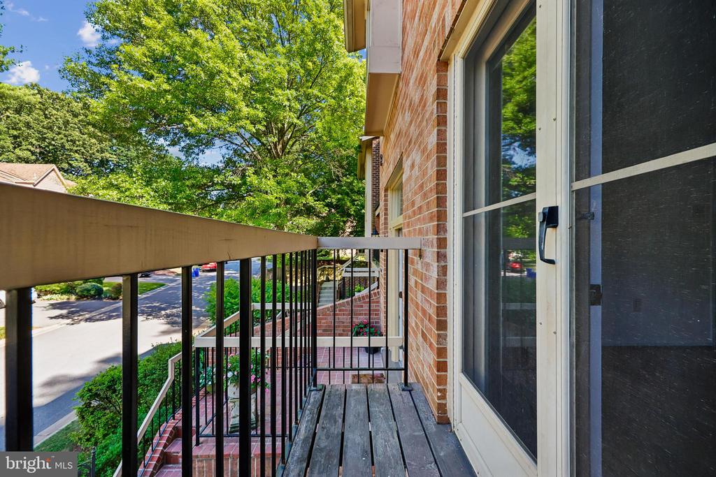5904 VALERIAN LANE