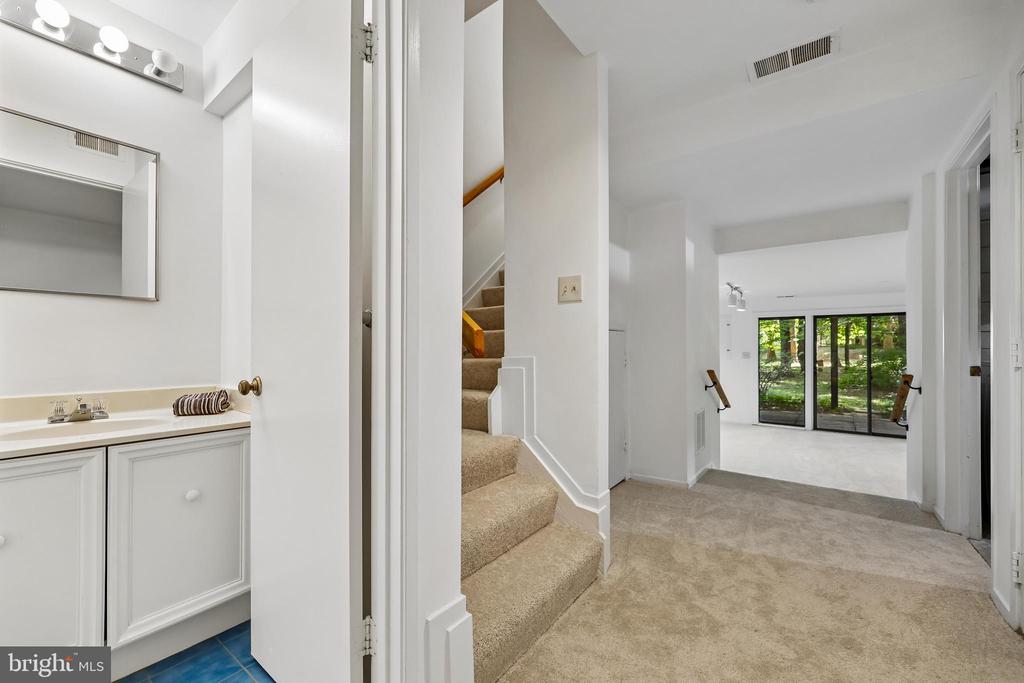 5904 VALERIAN LANE