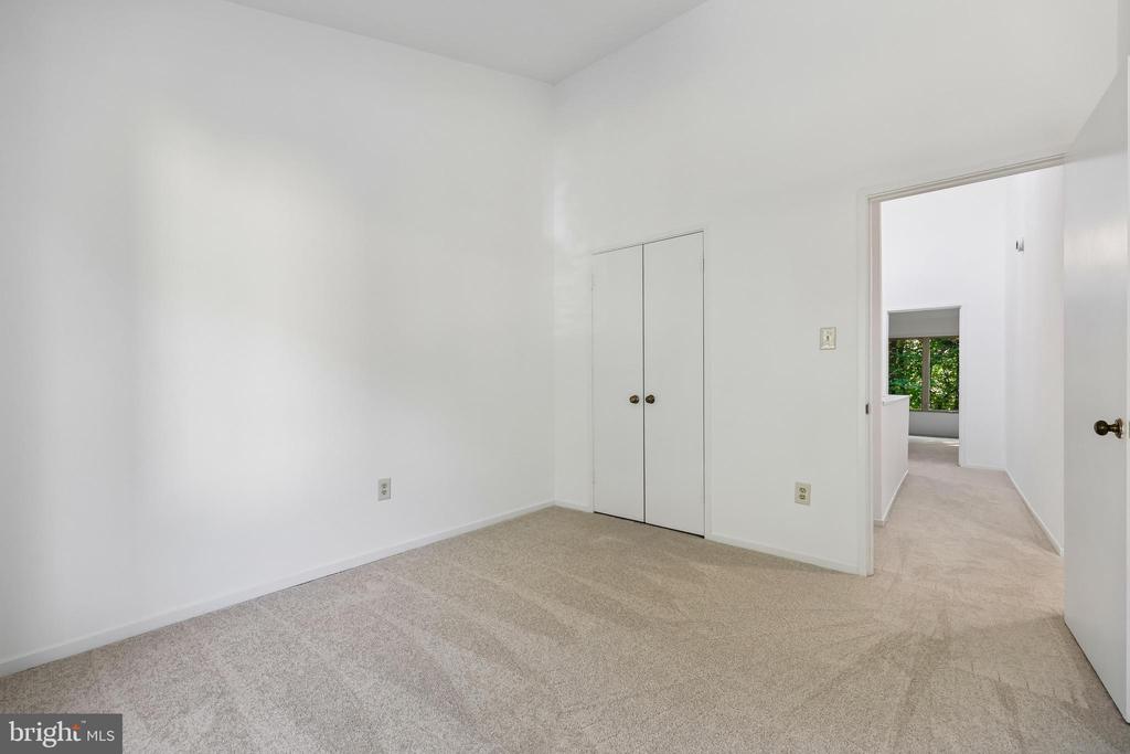 5904 VALERIAN LANE