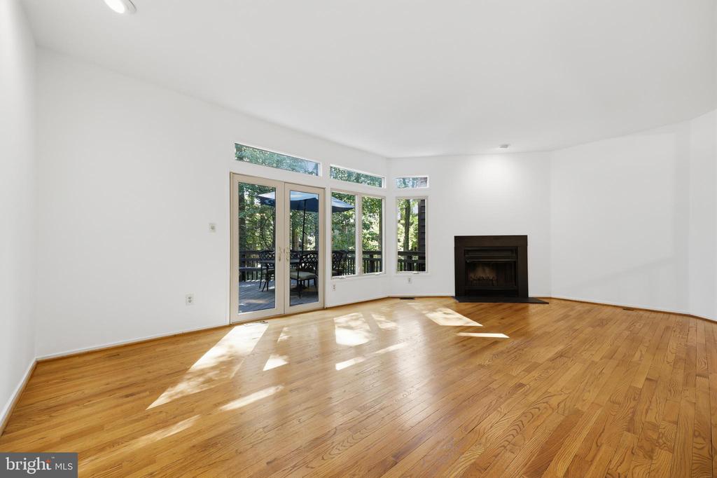 5904 VALERIAN LANE