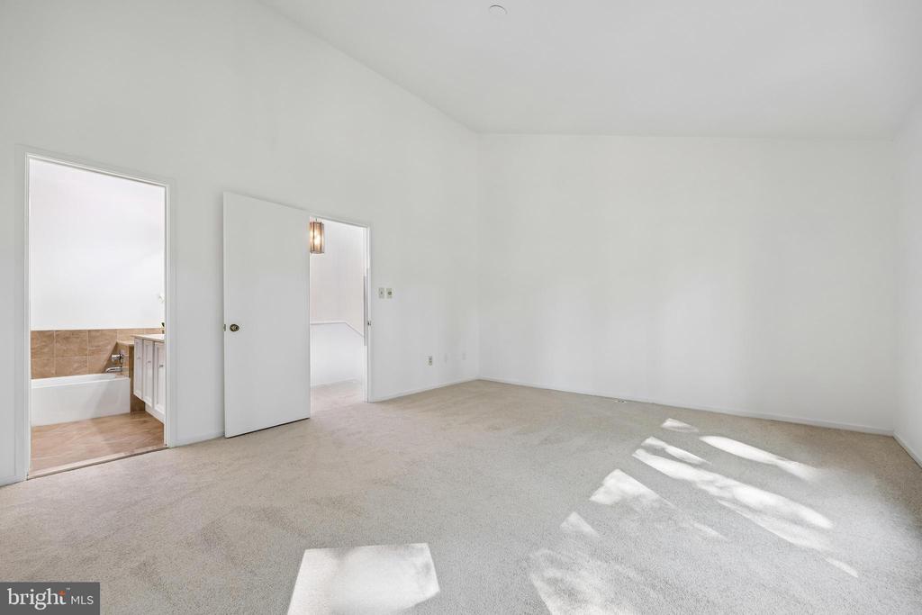 5904 VALERIAN LANE