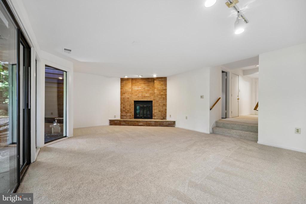 5904 VALERIAN LANE