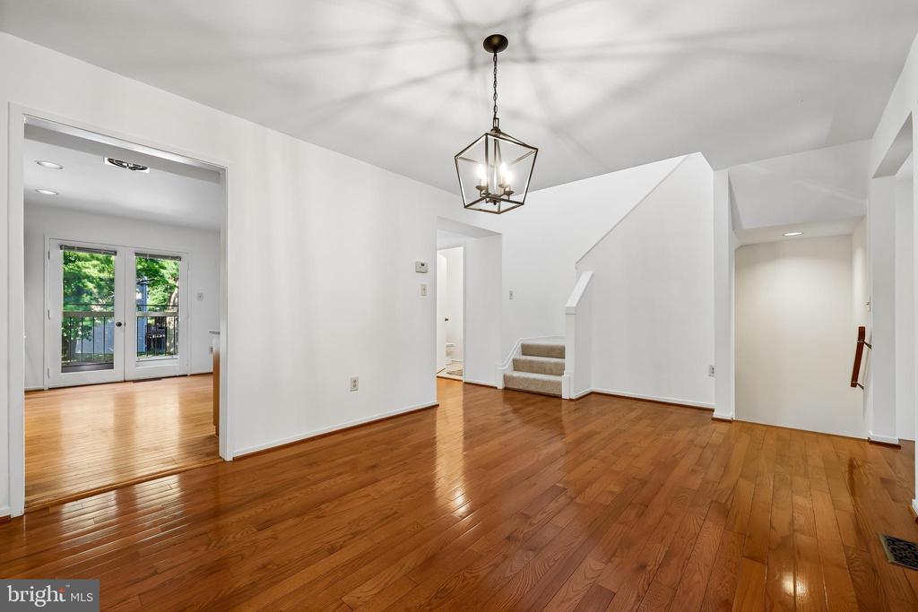 5904 VALERIAN LANE