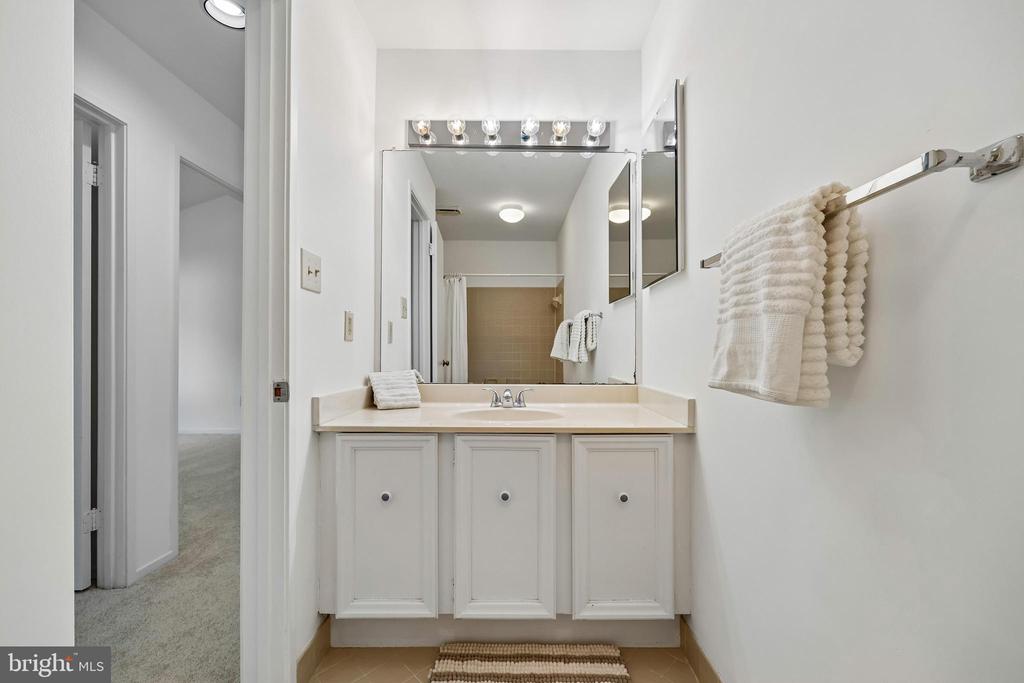 5904 VALERIAN LANE