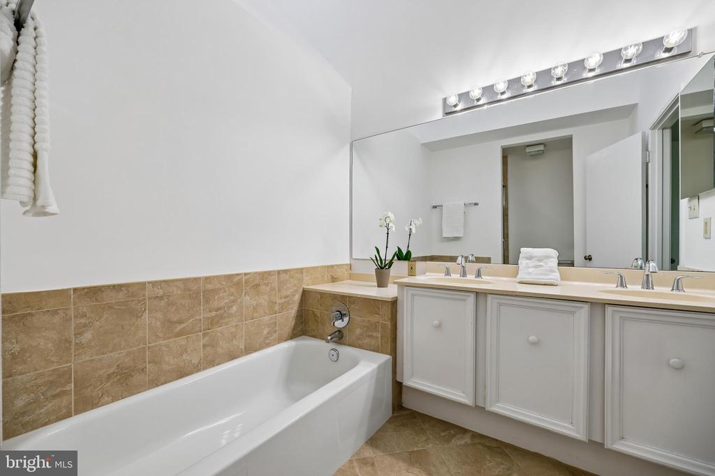 5904 VALERIAN LANE