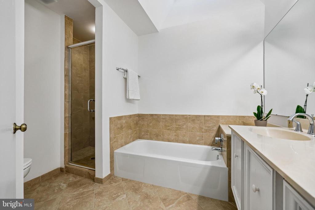 5904 VALERIAN LANE