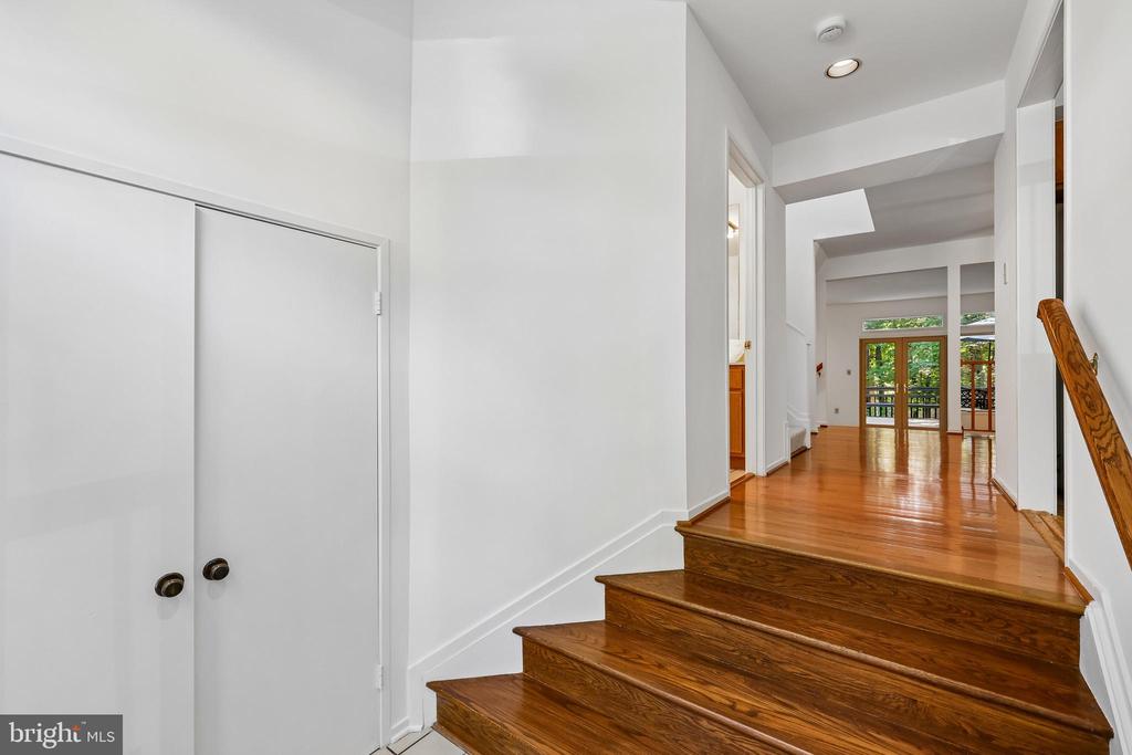 5904 VALERIAN LANE