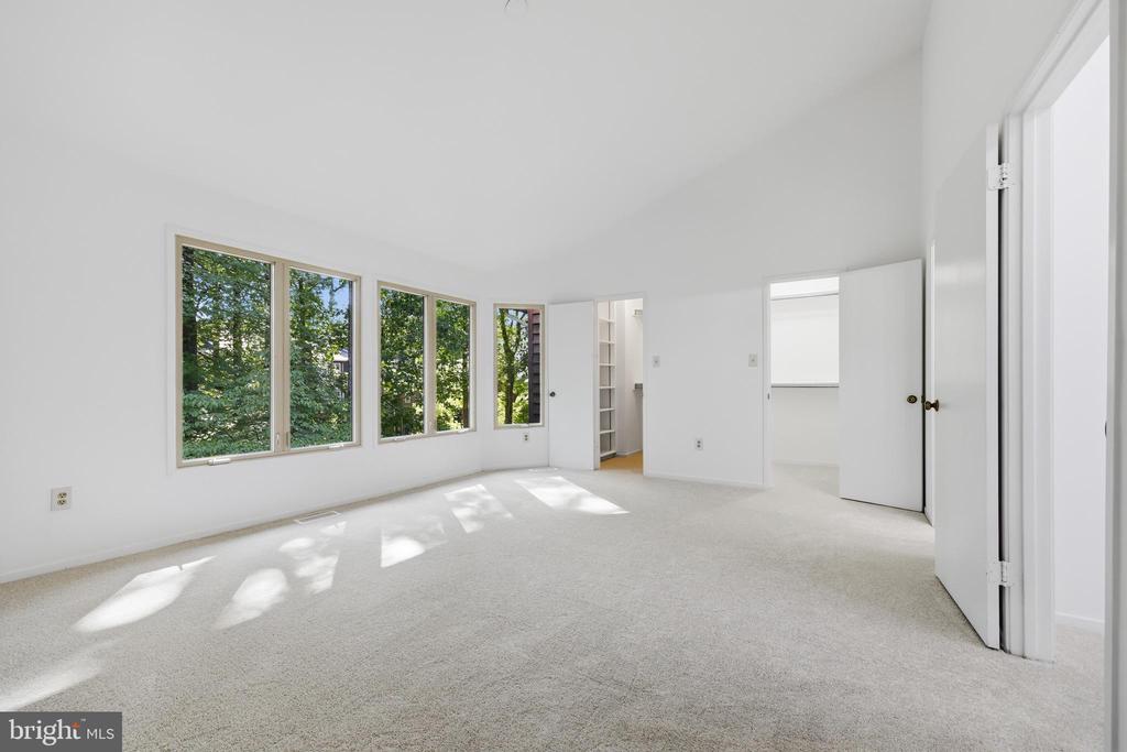 5904 VALERIAN LANE
