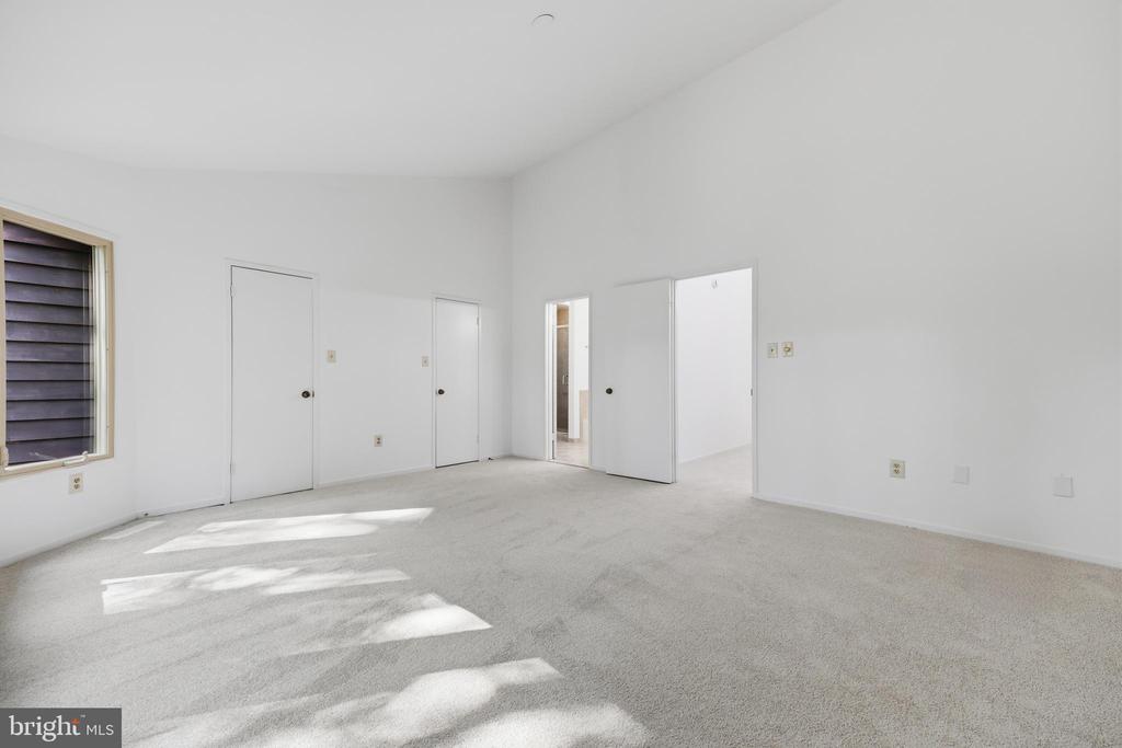 5904 VALERIAN LANE