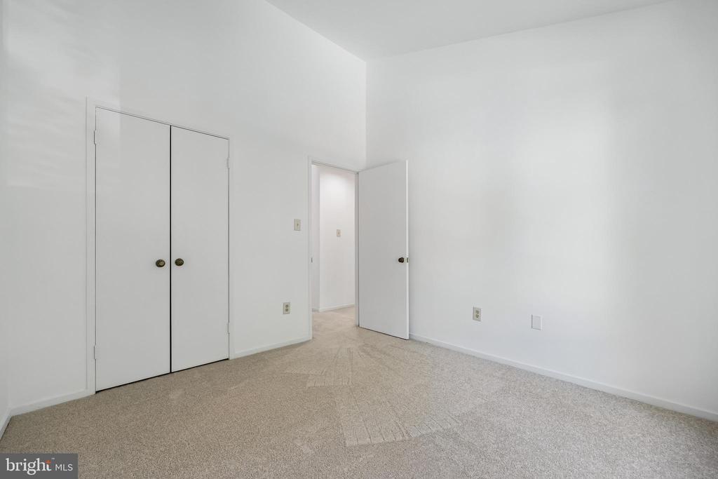 5904 VALERIAN LANE