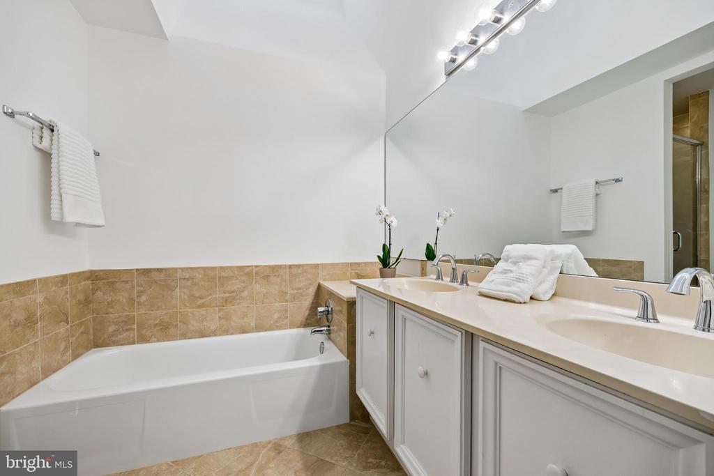 5904 VALERIAN LANE