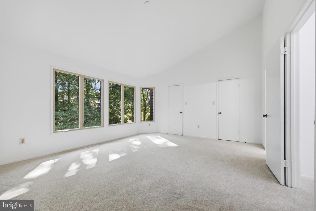 5904 VALERIAN LANE