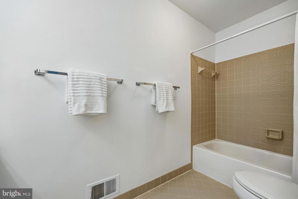 5904 VALERIAN LANE