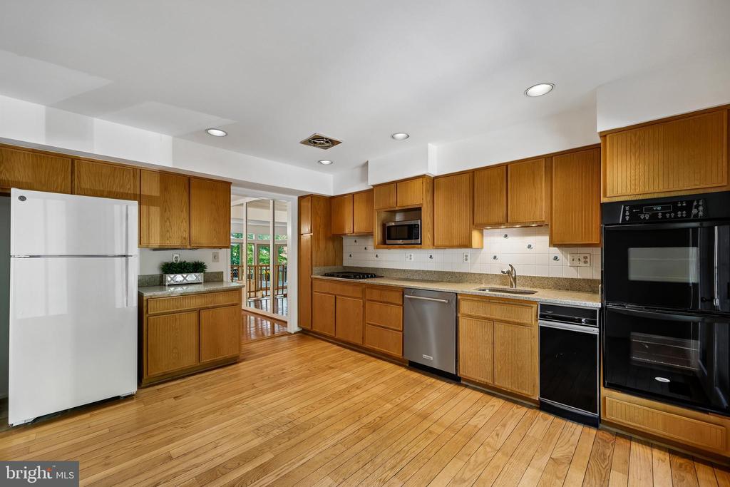 5904 VALERIAN LANE