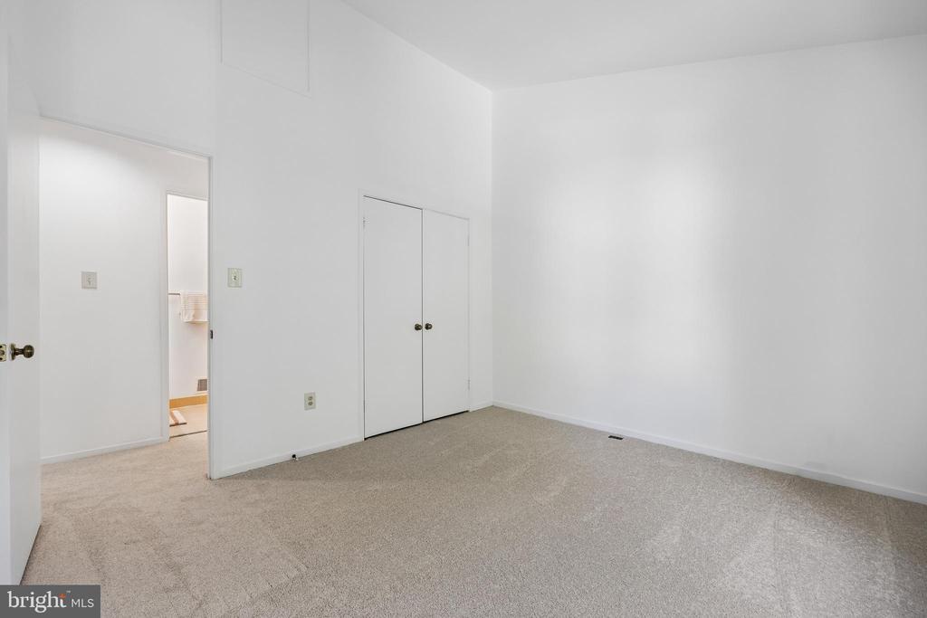 5904 VALERIAN LANE