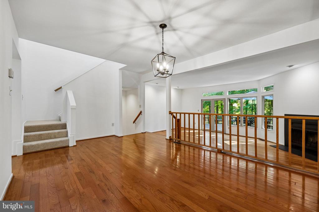 5904 VALERIAN LANE