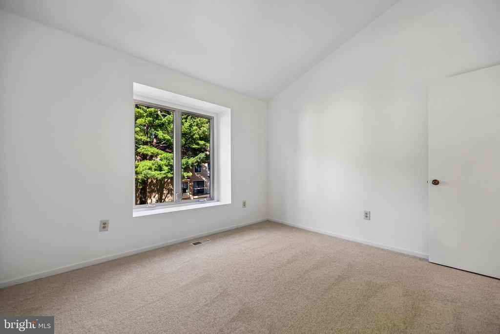 5904 VALERIAN LANE