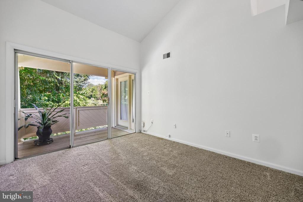 5823 LINDEN SQUARE COURT 52