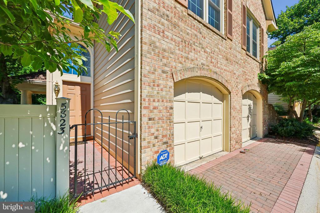 5823 LINDEN SQUARE COURT 52
