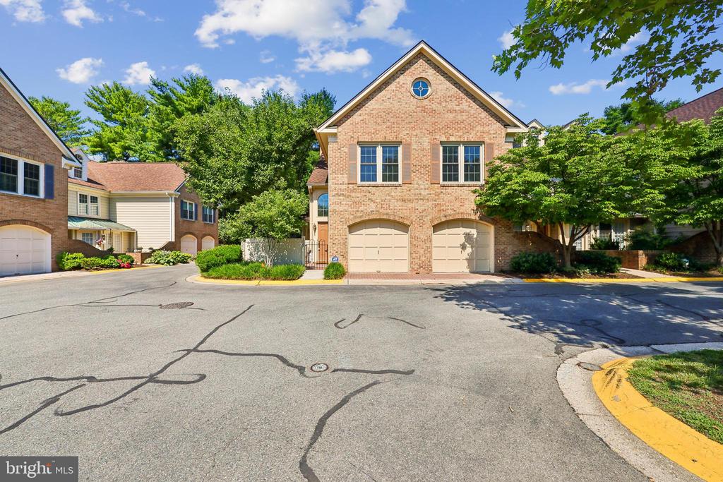 5823 LINDEN SQUARE COURT 52