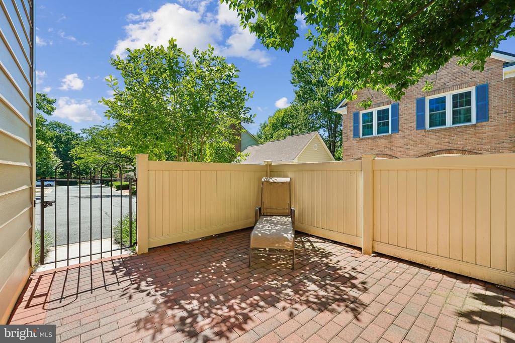 5823 LINDEN SQUARE COURT 52