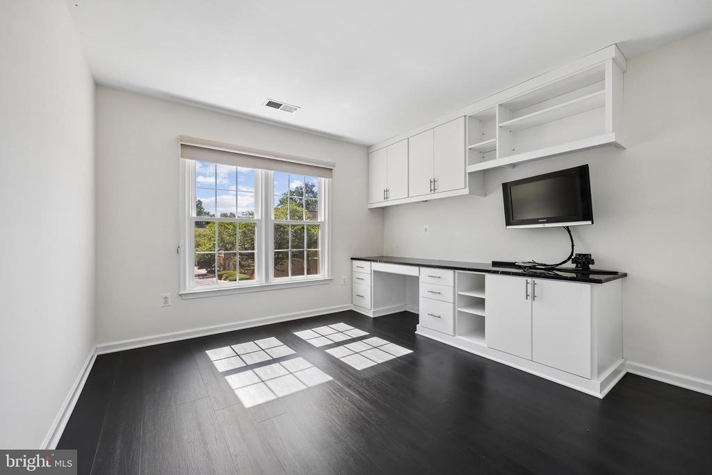 5823 LINDEN SQUARE COURT 52