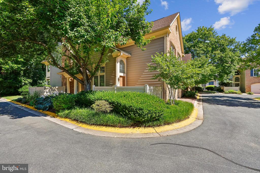 5823 LINDEN SQUARE COURT 52