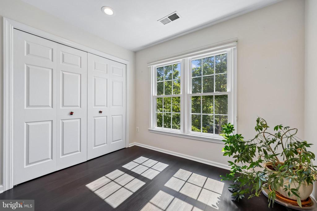 5823 LINDEN SQUARE COURT 52
