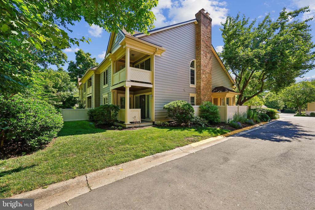 5823 LINDEN SQUARE COURT 52