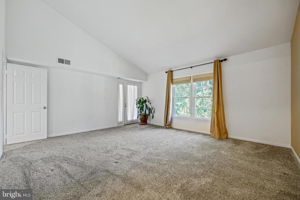 5823 LINDEN SQUARE COURT 52