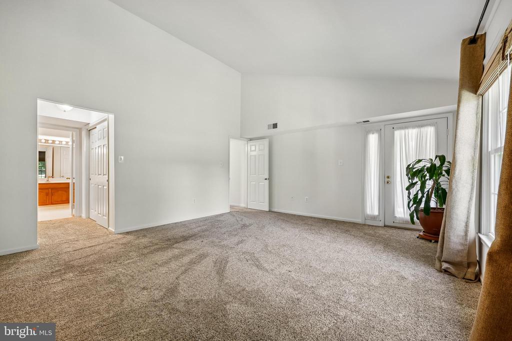 5823 LINDEN SQUARE COURT 52