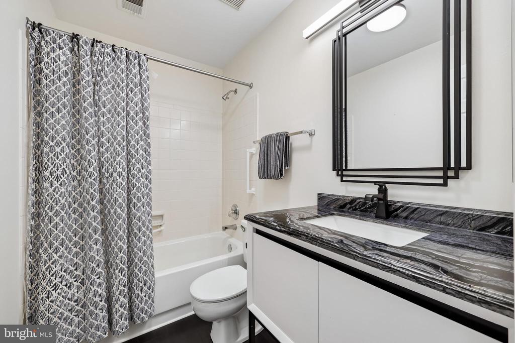 5823 LINDEN SQUARE COURT 52