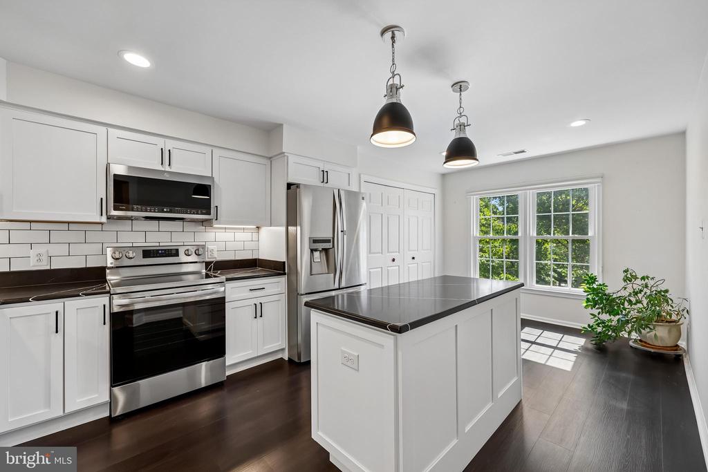 5823 LINDEN SQUARE COURT 52