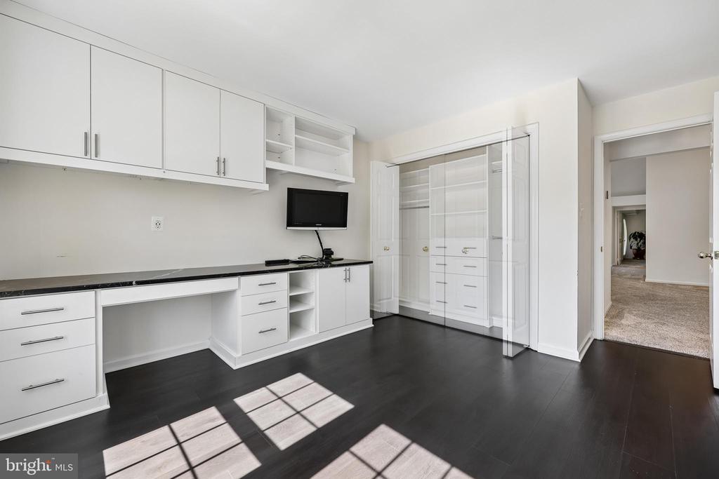 5823 LINDEN SQUARE COURT 52