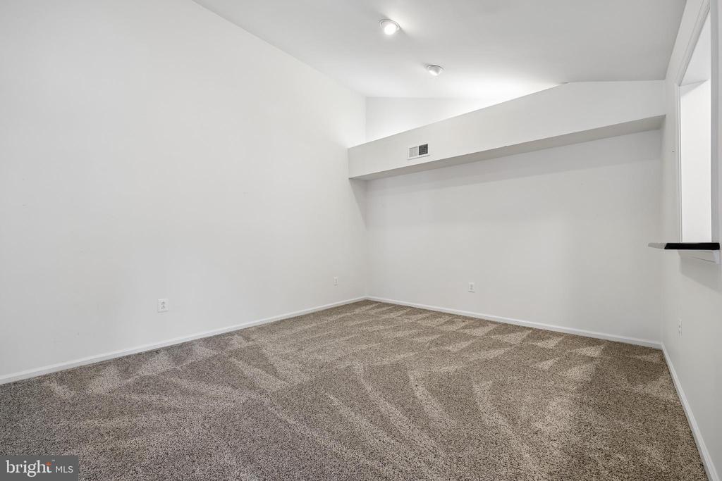 5823 LINDEN SQUARE COURT 52
