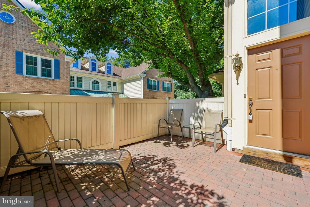 5823 LINDEN SQUARE COURT 52